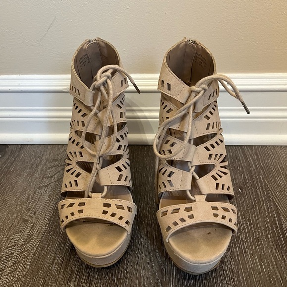 Platform Heels - Picture 6 of 8